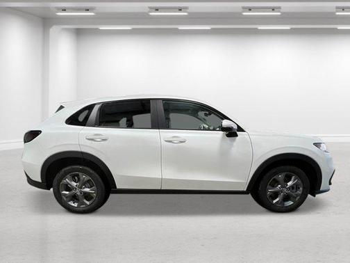 Platinum White Pearl 2026 Honda HR-V LX