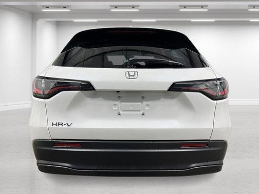 Platinum White Pearl 2026 Honda HR-V LX