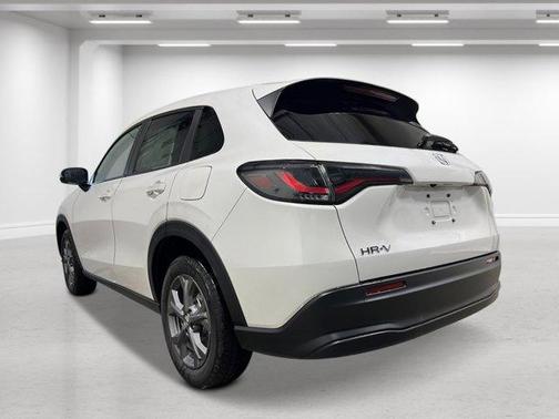 Platinum White Pearl 2026 Honda HR-V LX