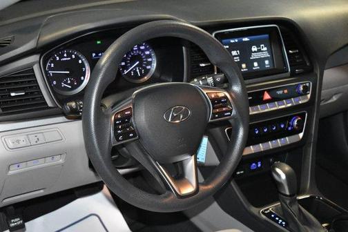 2018 Hyundai SONATA SE