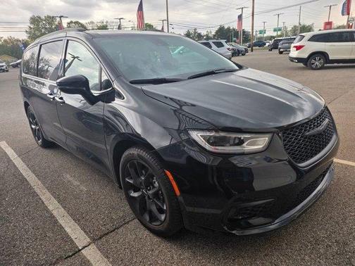 2024 Chrysler Pacifica Touring-L