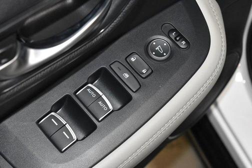 Platinum White Pearl 2026 Honda HR-V EX-L