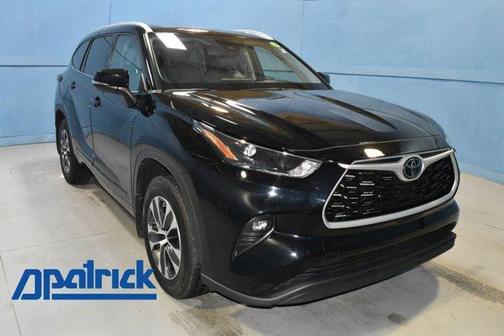 Midnight Black Metallic 2022 Toyota Highlander XLE
