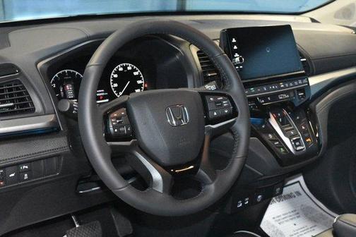 Platinum White Pearl 2026 Honda Odyssey Touring
