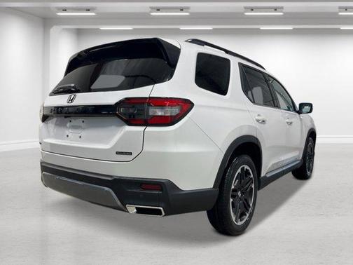 Platinum White Pearl 2026 Honda Pilot Sport