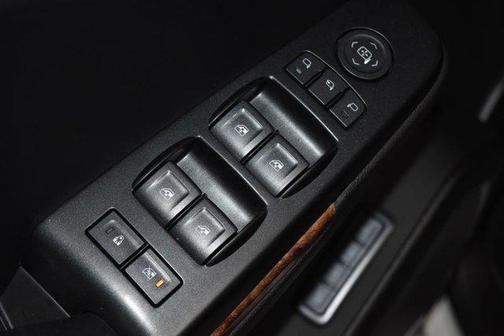 Iridescent Pearl Tricoat 2017 Chevrolet Suburban Premier