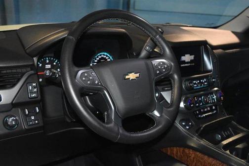 Iridescent Pearl Tricoat 2017 Chevrolet Suburban Premier