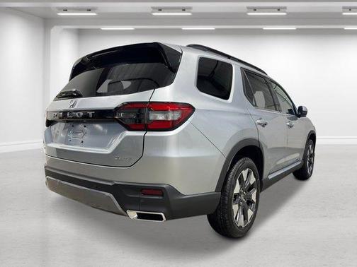 Solar Silver Metallic 2026 Honda Pilot Elite