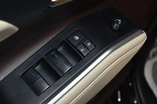 Midnight Black Metallic 2022 Toyota Highlander XLE
