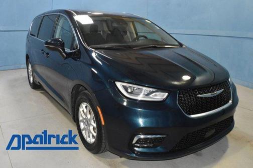 Fathom Blue Pearlcoat 2023 Chrysler Pacifica Touring-L