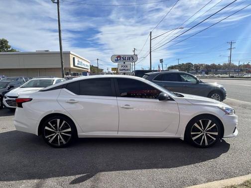 2021 Nissan Altima SR FWD