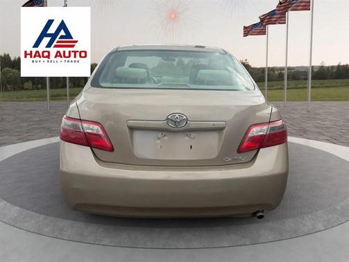 Gold 2009 Toyota Camry XLE