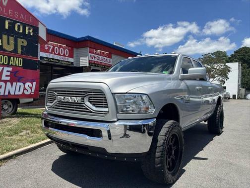 2017 RAM 2500 SLT Crew Cab 4x4 6'4' Box