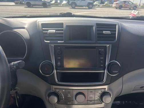 2013 Toyota Highlander SE