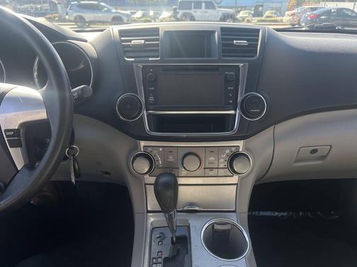 2013 Toyota Highlander SE