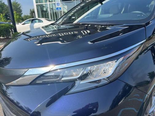 2022 Toyota Sienna XLE 8 Passenger