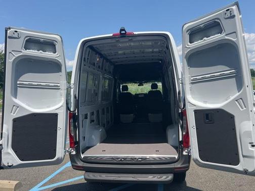 2025 Mercedes-Benz Sprinter 2500 Standard Roof