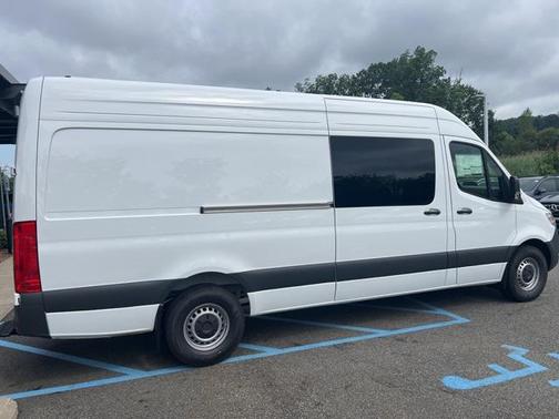 2025 Mercedes-Benz Sprinter 2500 Crew 170 WB