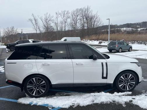 2024 Land Rover Range Rover P530 SE