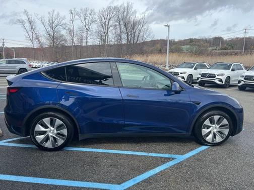 2022 Tesla Model Y Long Range Dual Motor All-Wheel Drive