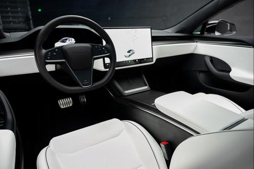 2023 Tesla Model S Plaid