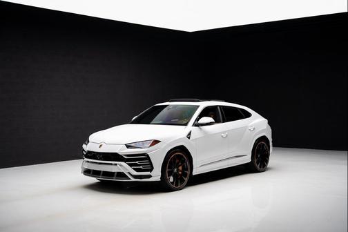 2022 Lamborghini Urus Graphite Capsule