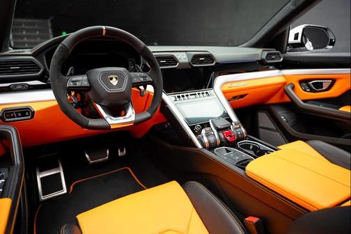 2022 Lamborghini Urus Graphite Capsule