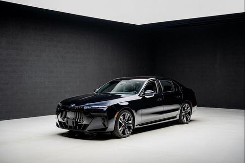 2023 BMW 740 i