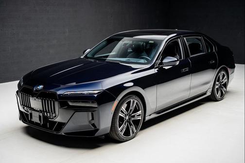 2023 BMW 740 i