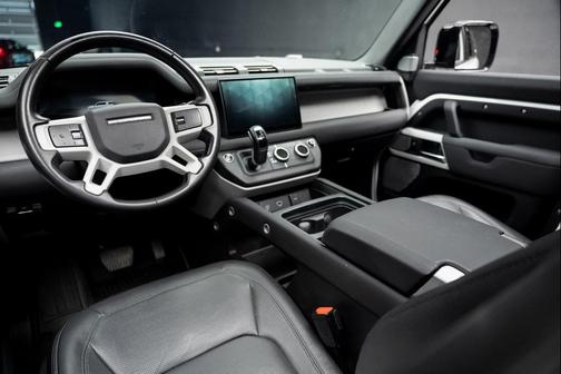 2023 Land Rover Defender 130 SE