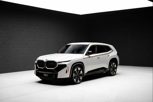 Mineral White Metallic 2023 BMW XM