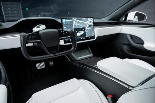 2022 Tesla Model S Plaid