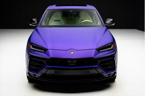 2022 Lamborghini Urus Graphite Capsule