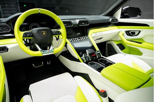 2022 Lamborghini Urus Graphite Capsule
