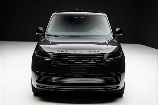 2024 Land Rover Range Rover P615 SV