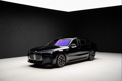2025 BMW i7 M70