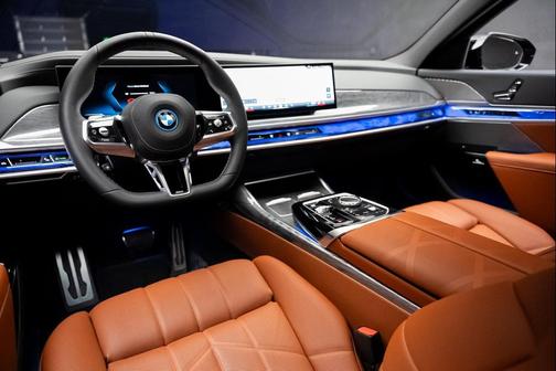 2025 BMW i7 M70