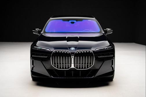 2025 BMW i7 M70