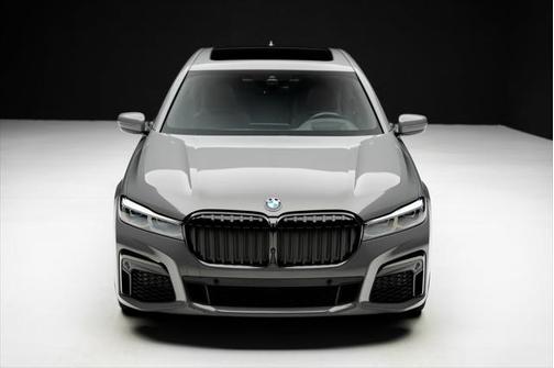 2022 BMW 740 i