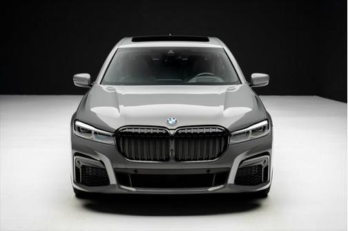 2022 BMW 740 i
