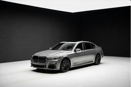 2022 BMW 740 i