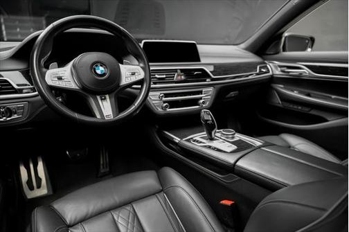 2022 BMW 740 i
