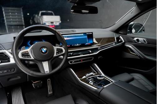 2025 BMW X6 xDrive40i
