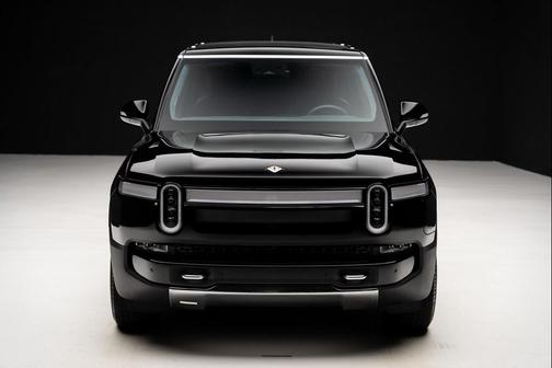 2023 Rivian R1S Adventure