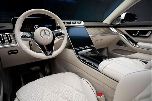 MANUFAKTUR Moonlight White Metallic 2026 Mercedes-Benz Maybach S 680 Maybach S 680