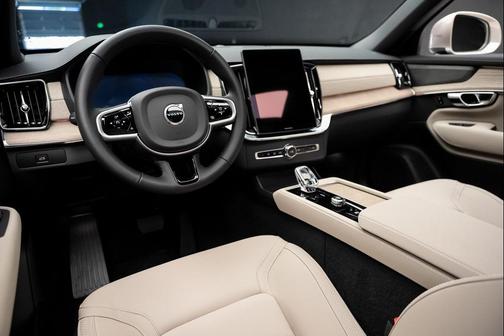 2025 Volvo XC90 B6 Plus 6-Seater