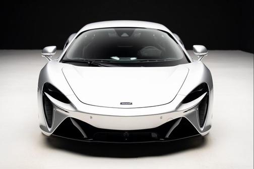 2023 McLaren Artura 