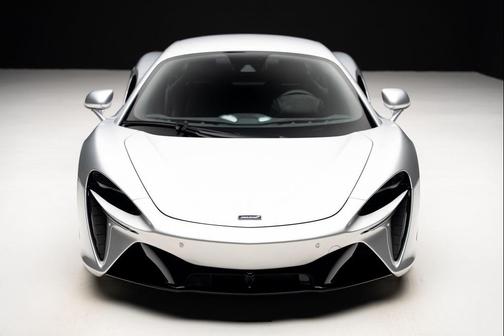 2023 McLaren Artura 