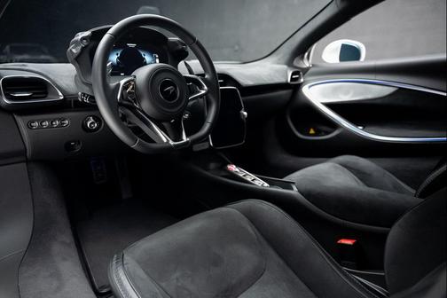 2023 McLaren Artura 