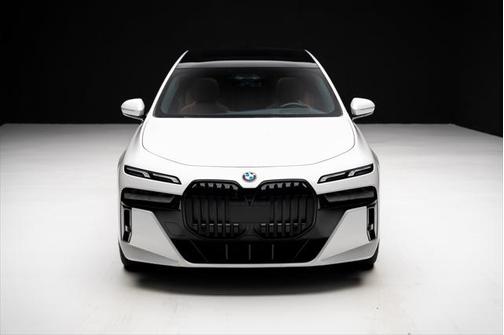 2023 BMW 740 i